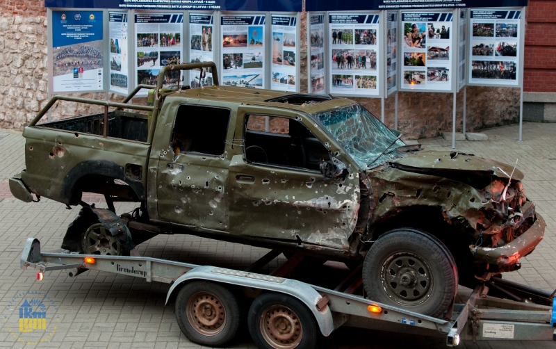 Pie Kara muzeja izstādīs “Twitter konvoja” auto, ko Ukrainas karavīri izmantojuši kaujās pret Krievijas okupācijas spēkiem