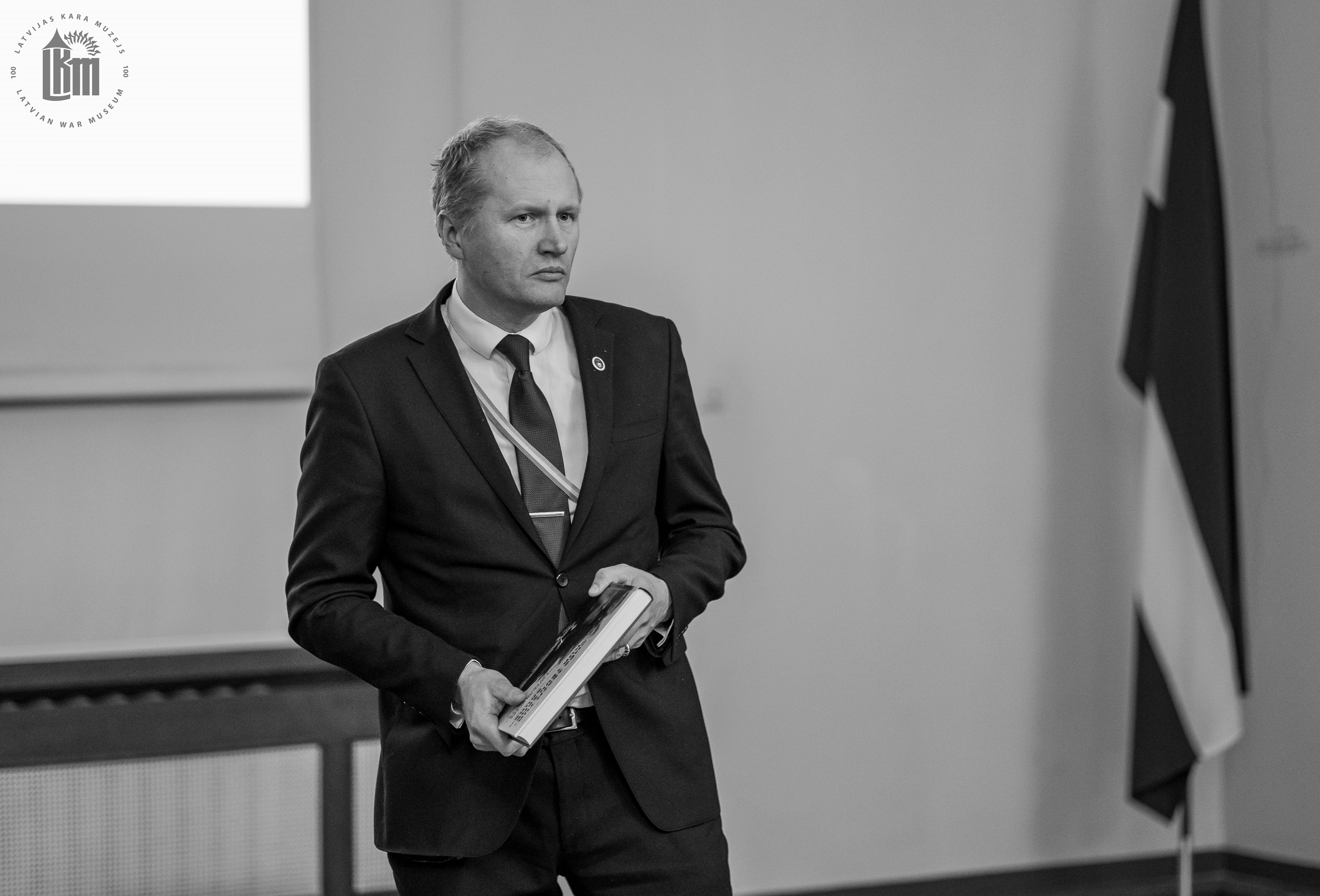 Saruna “Fotofilmā iemūžinātie: karavīra attēlojums 20. gadsimta 20. - 30. gadu fotogrāfijās”.