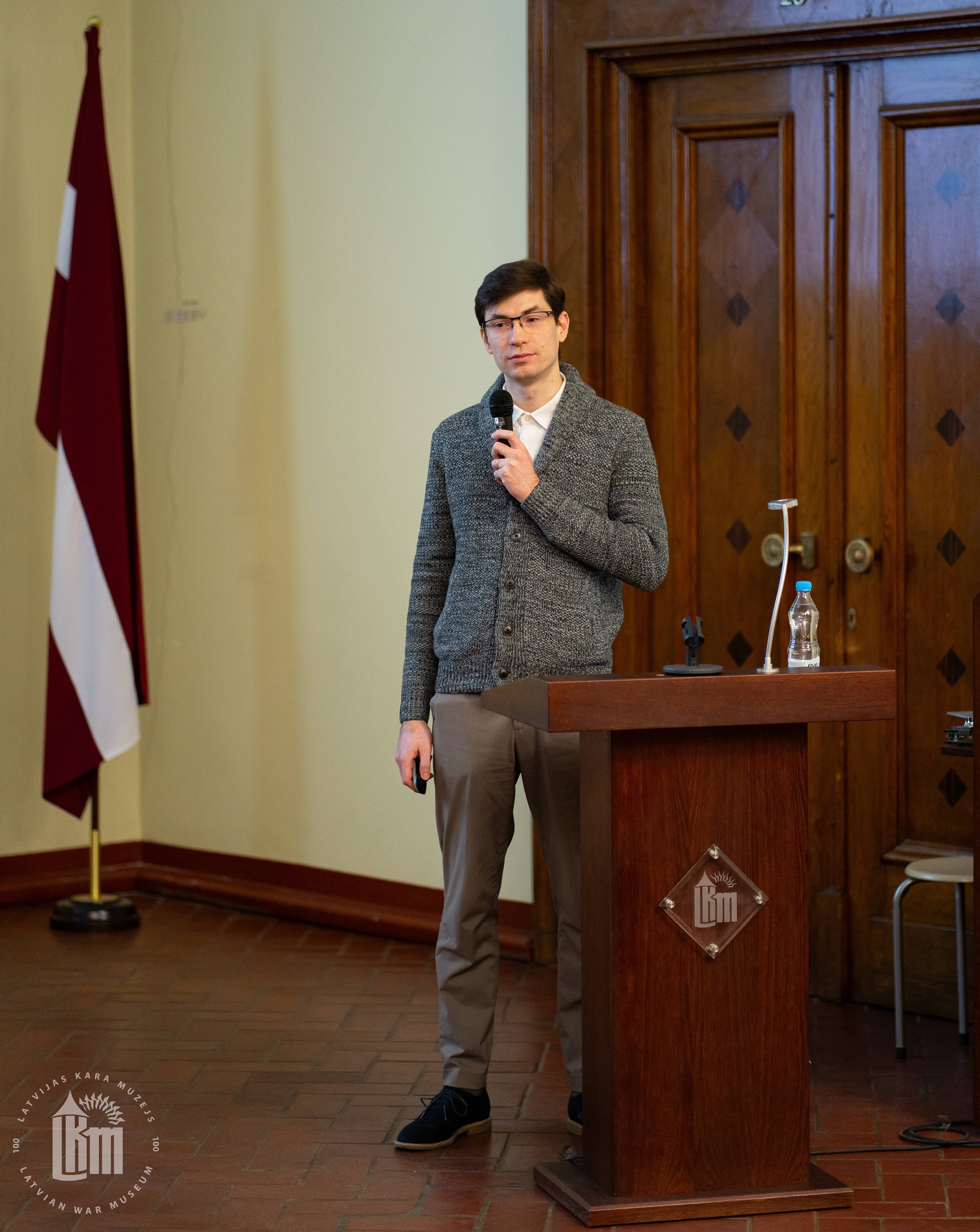 Saruna “Fotofilmā iemūžinātie: karavīra attēlojums 20. gadsimta 20. - 30. gadu fotogrāfijās”.