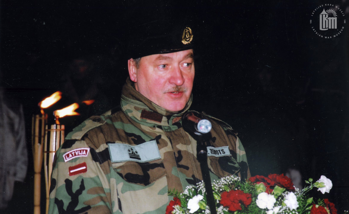 NBS komandieris viceadmirālis G. A. Zeibots Ziemassvētku kauju atceres pasākumā. 2006. gada 7. janvāris. Fotogrāfs G. Binde. LKM krājums
