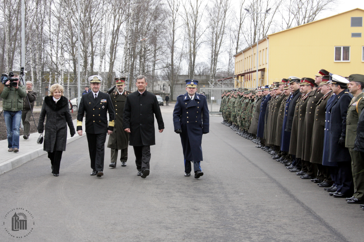 Ceremonijas dalībnieki ierodas pieņemt parādi. 2007. gada 19. marts. Fotogrāfs G. Binde. LKM krājums
