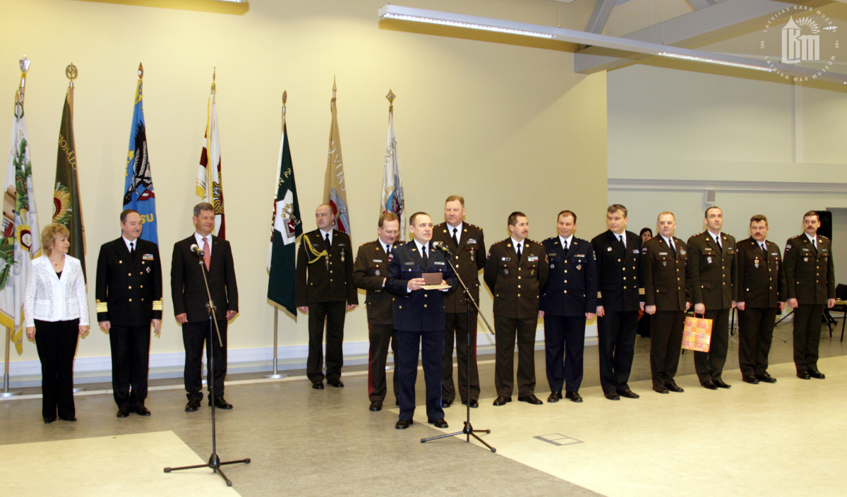 Viceadmirāļa G. A. Zeibota atvaļināšanās pasākums. Pie mikrofona NBS komandieris brigādes ģenerālis J. Maklakovs. 2007. gada 19.marts. Fotogrāfs G. Binde. LKM krājums