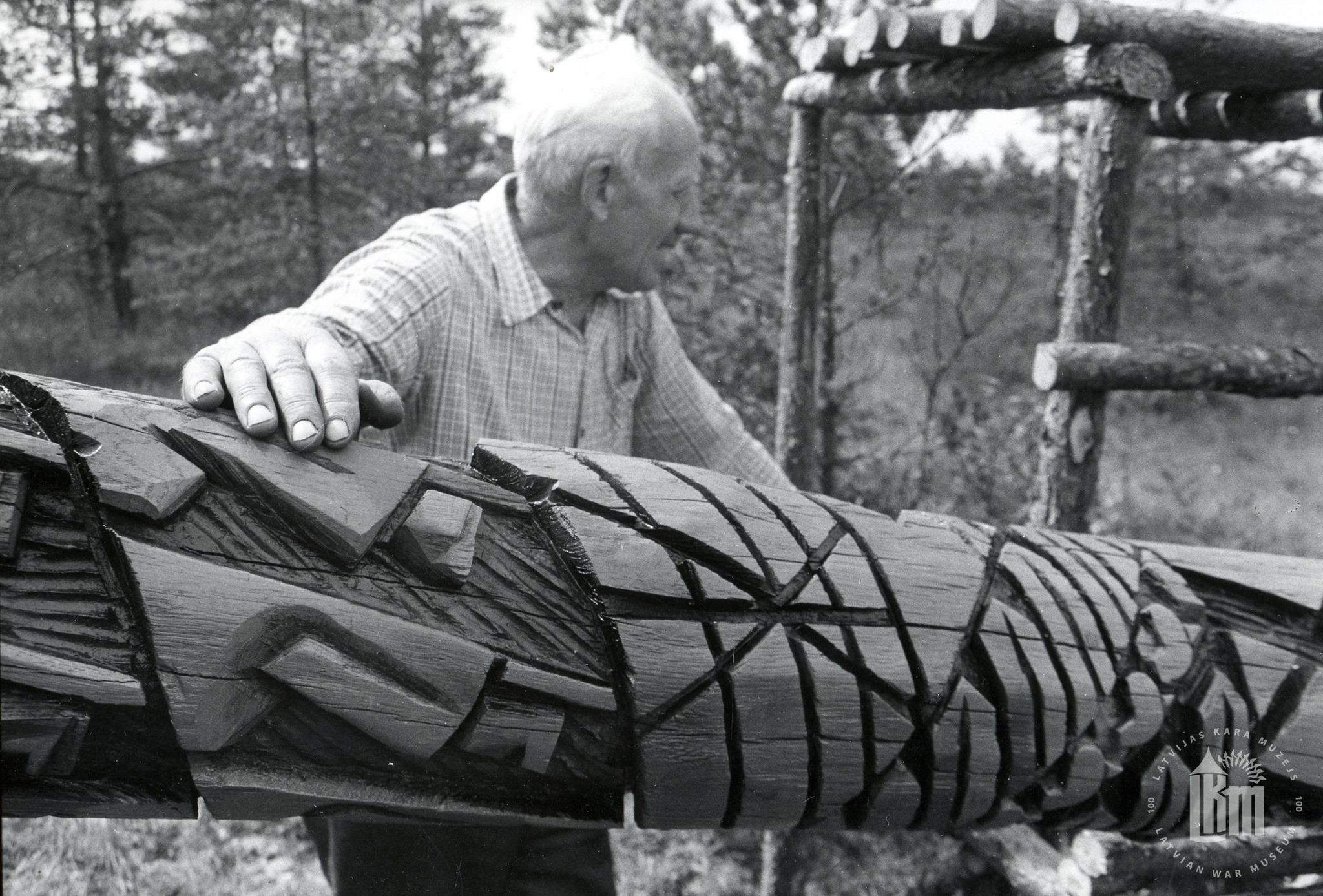 Piemiņas zīmes "Krusts" uzstādīšana 2. latviešu strēlnieku brigādes pārrāvuma vietā Tīreļpurvā